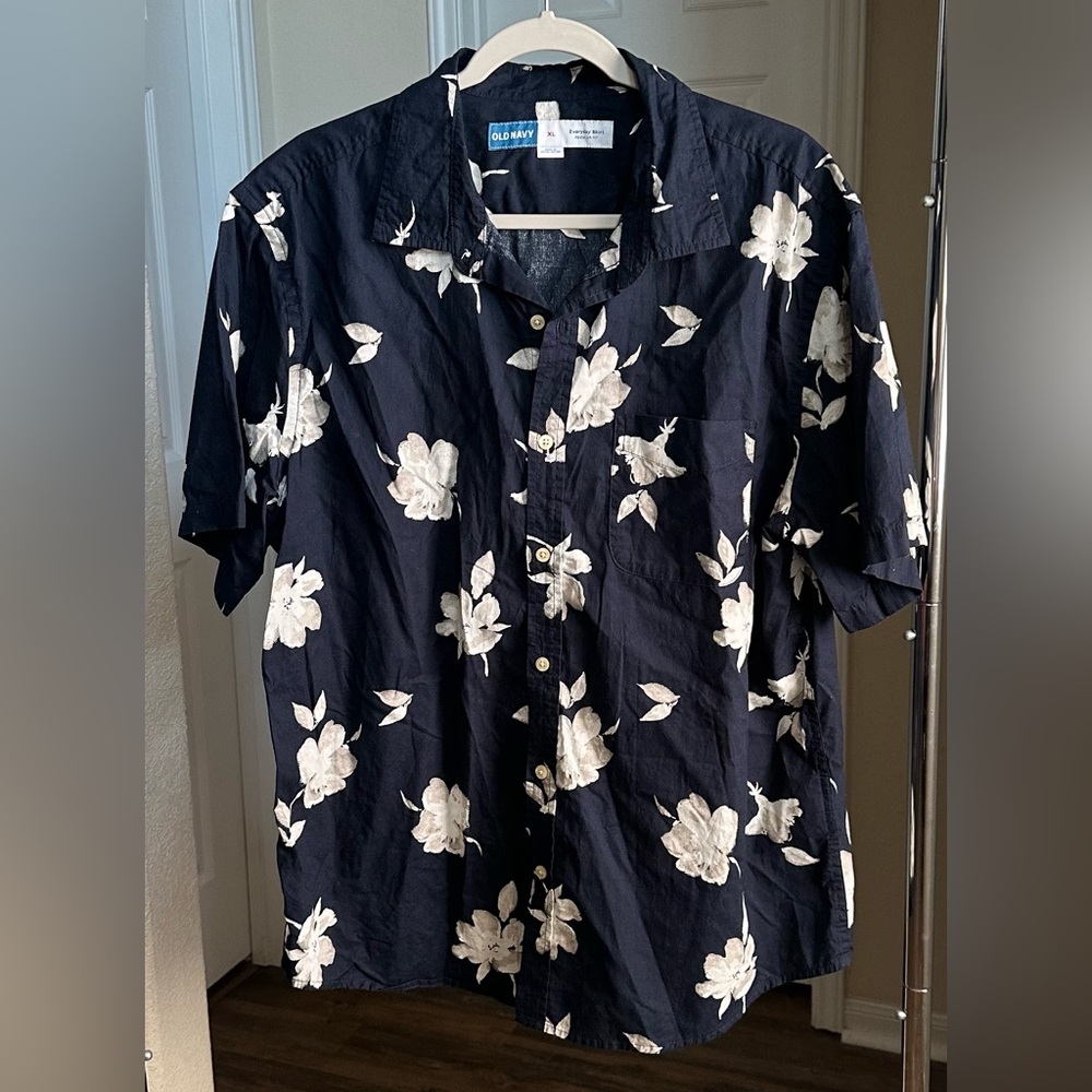 Old Navy Men's Floral Print Shirt
